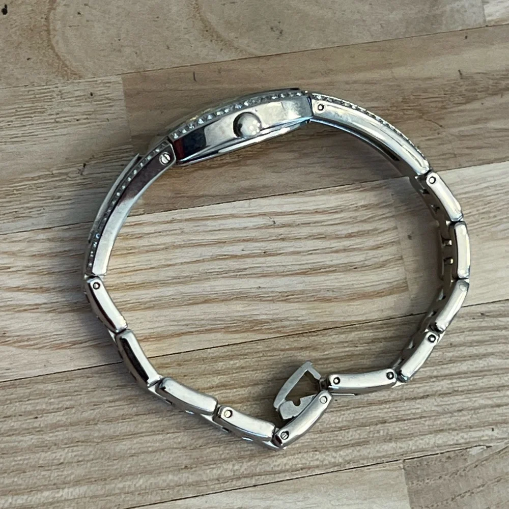 Guess Ladies Watch Crystal Embellishments Silver Dial Stainless Bracelet NWOT